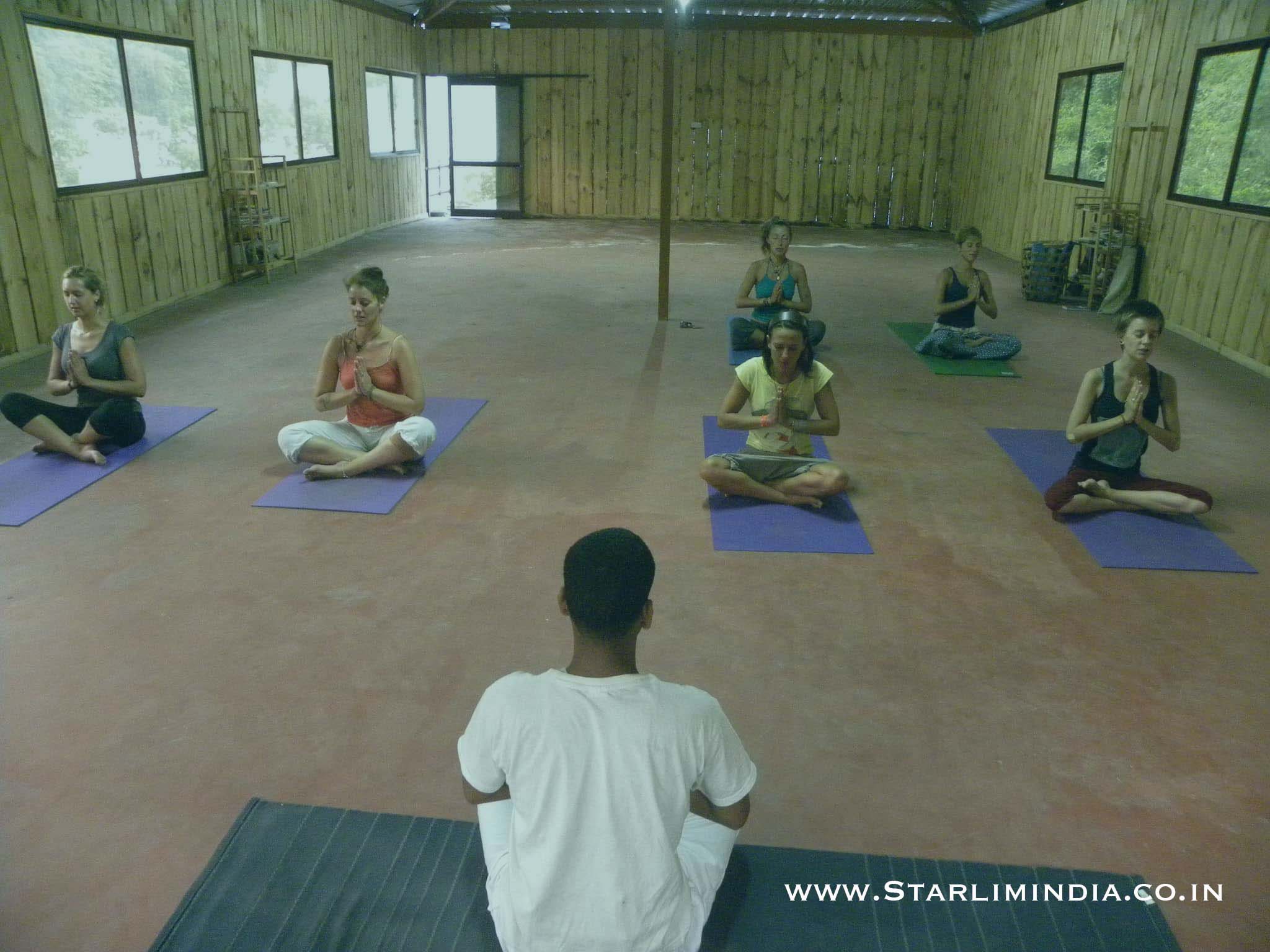 yoga-meditation-beginners-courses-india